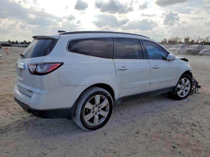 Photo 3 from auction – 2017 CHEVROLET TRAVERSE with VIN 1GNKRJKD6HJ210023