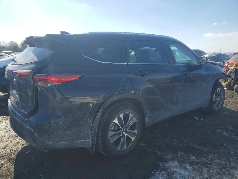 Photo 3 from auction – 2023 TOYOTA HIGHLANDER with VIN 5TDKDRBH9PS030772