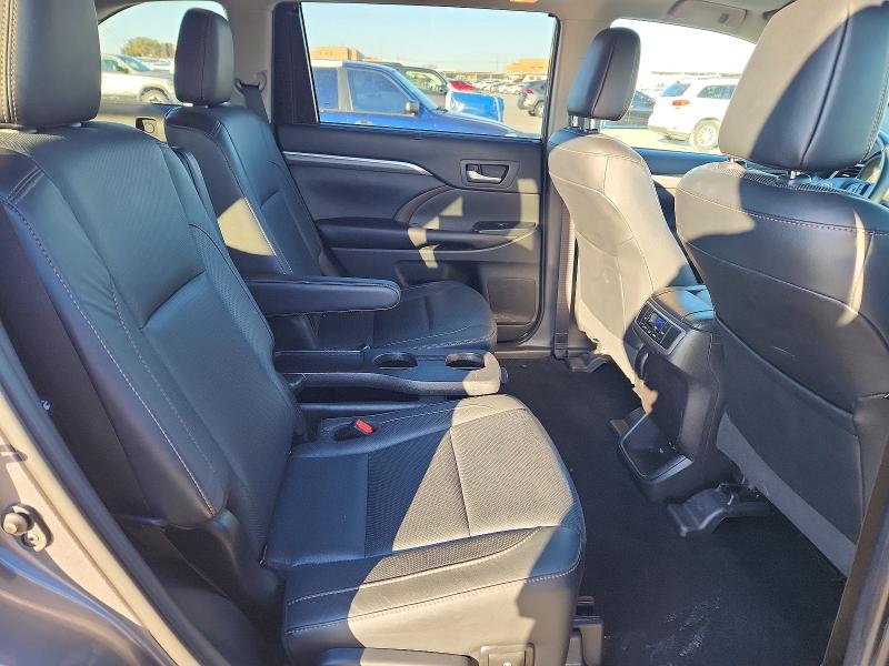 Photo 10 from auction – 2019 TOYOTA HIGHLANDER with VIN 5TDYZRFH8KS359977