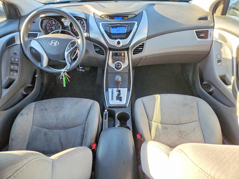 Photo 8 from auction – 2012 HYUNDAI ELANTRA GL with VIN 5NPDH4AE4CH146050