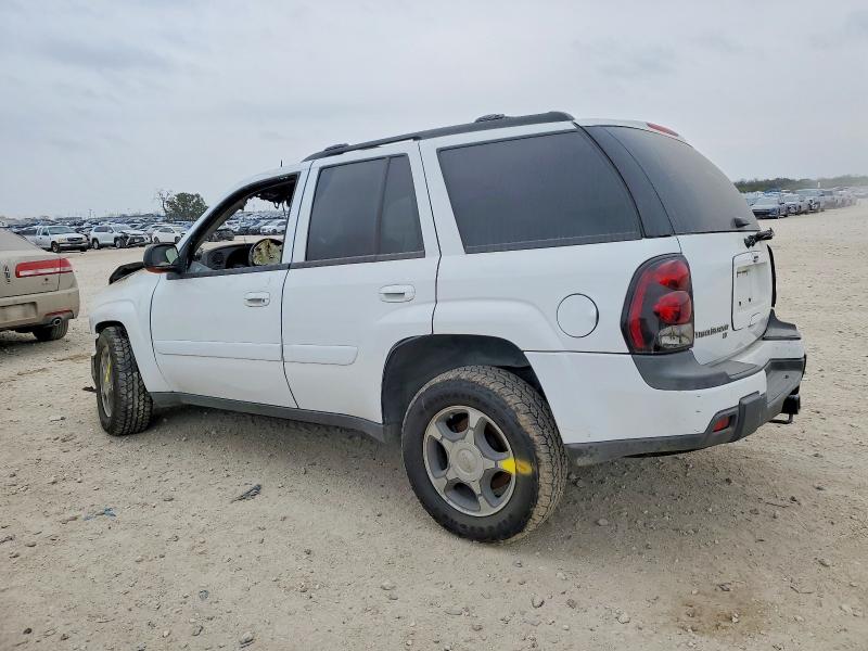 Photo 2 from auction – 2005 CHEVROLET TRAILBLAZE with VIN 1GNDT13S352105467