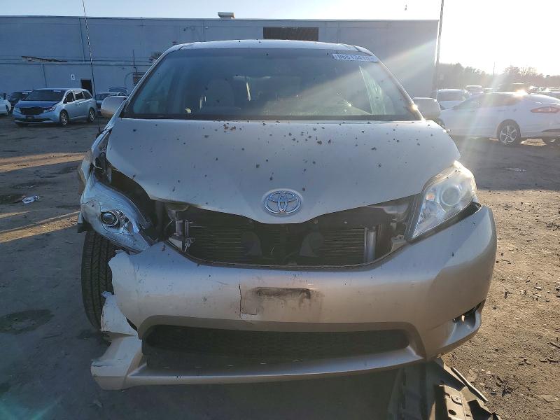 Foto 5 de la subasta – 2014 TOYOTA SIENNA con VIN 5TDKK3DC9ES436701