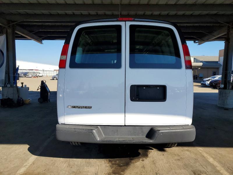 Photo 6 from auction – 2018 CHEVROLET EXPRESS G2 with VIN 1GCWGBFP1J1318470