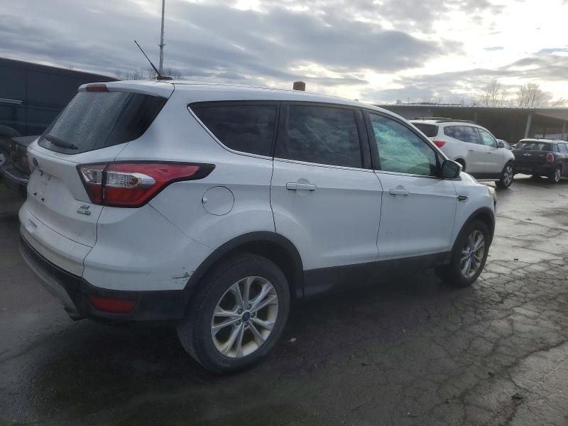 Photo 3 from auction – 2017 FORD ESCAPE SE with VIN 1FMCU9GD7HUB94430