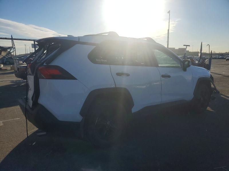 Photo 3 from auction – 2020 TOYOTA RAV4 XLE with VIN 2T3W1RFVXLW068997