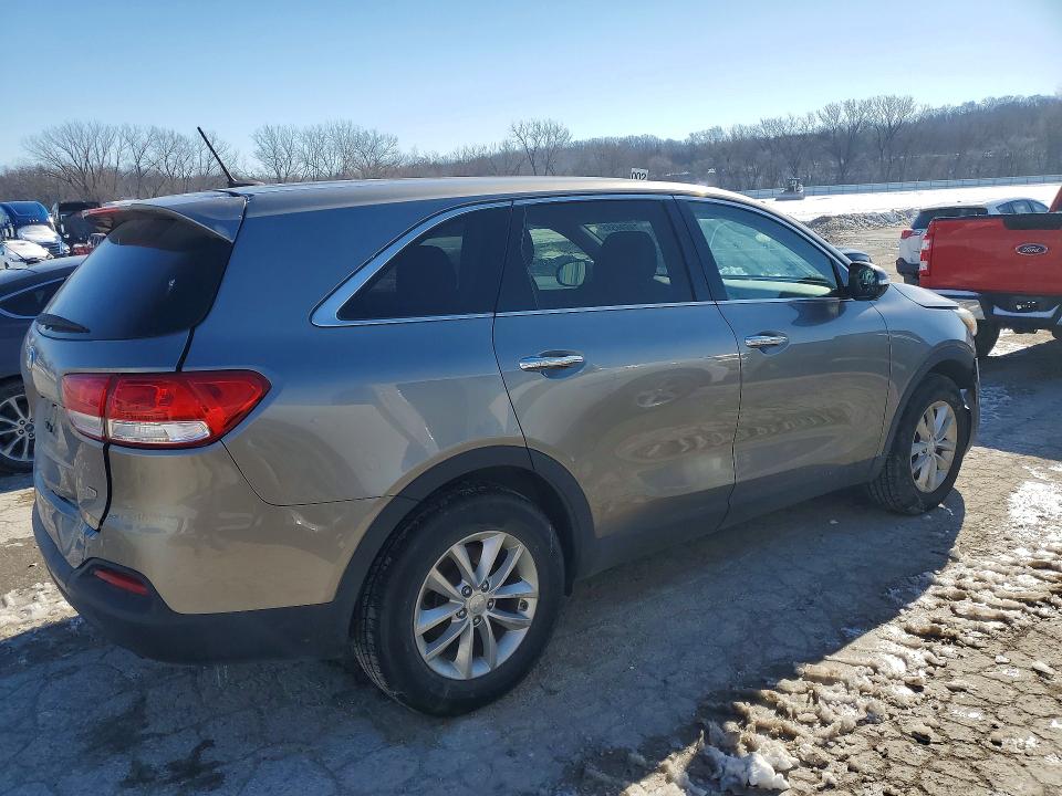 Photo 3 from auction – 2016 KIA SORENTO LX with VIN 5XYPG4A37GG076152