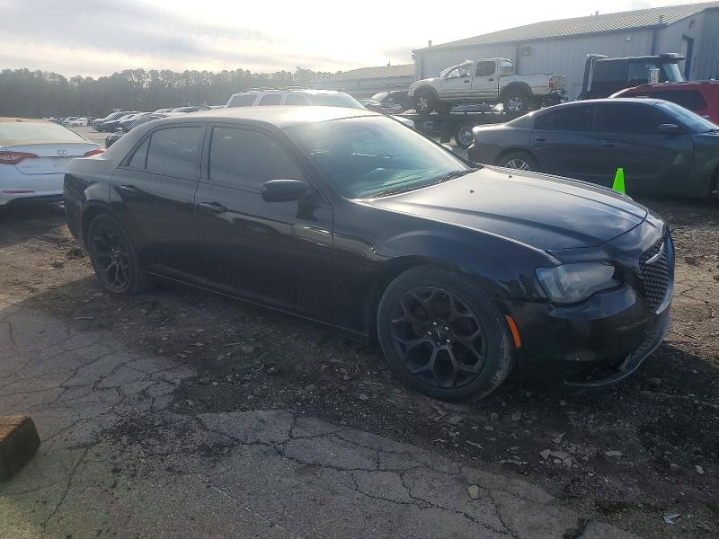 Photo 4 from auction – 2019 CHRYSLER 300 with VIN 2C3CCABG3KH625936