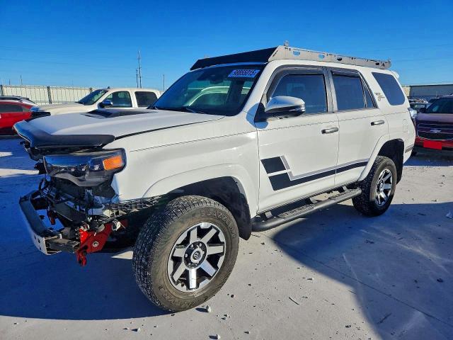TOYOTA 4RUNNER SR 2022 with VIN JTERU5JR1N6006105 - Photo from auction