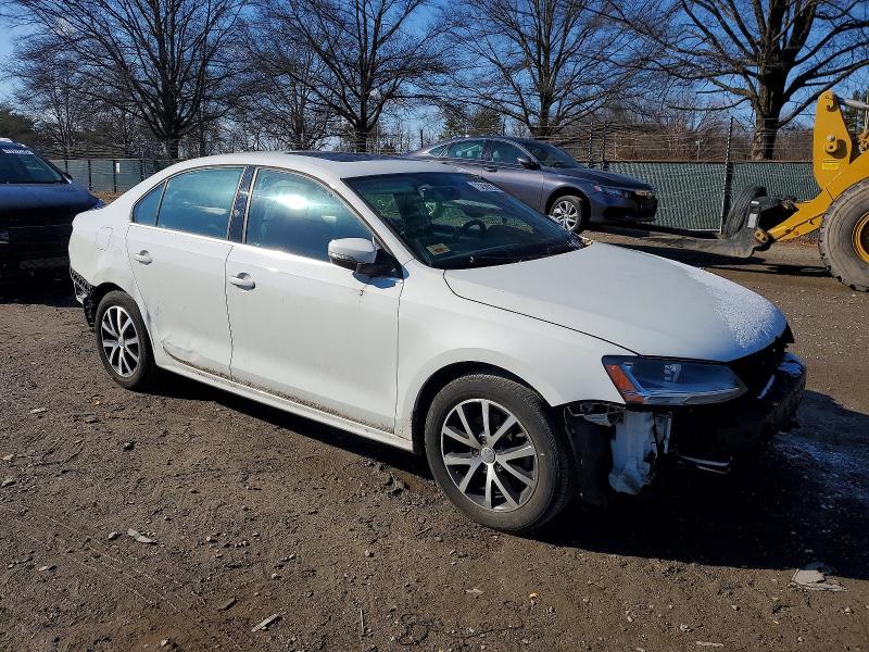 Photo 4 from auction – 2017 VOLKSWAGEN JETTA with VIN 3VWDB7AJ9HM404383