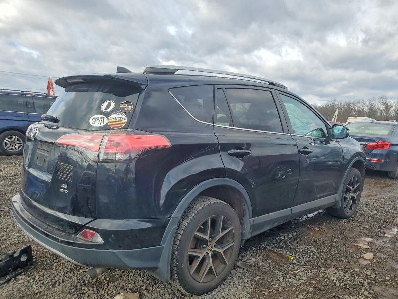 Photo 3 from auction – 2018 TOYOTA RAV4 SE with VIN 2T3JFREV2JW771276