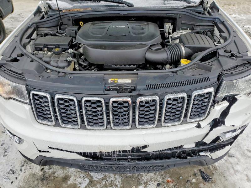 Photo 12 from auction – 2017 JEEP GRAND CHER with VIN 1C4RJFAG1HC843976