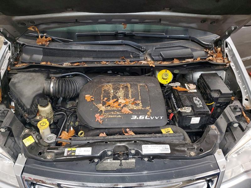 Photo 12 from auction – 2016 CHRYSLER TOWN & COU with VIN 2C4RC1BG5GR287852