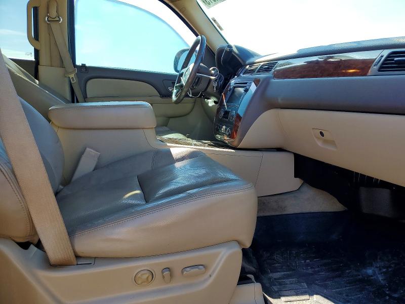 Photo 7 from auction – 2011 CHEVROLET AVALANCHE with VIN 3GNTKGE37BG330744
