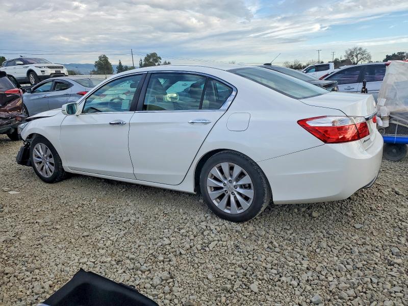 Photo 2 from auction – 2015 HONDA ACCORD with VIN 1HGCR2F85FA138620