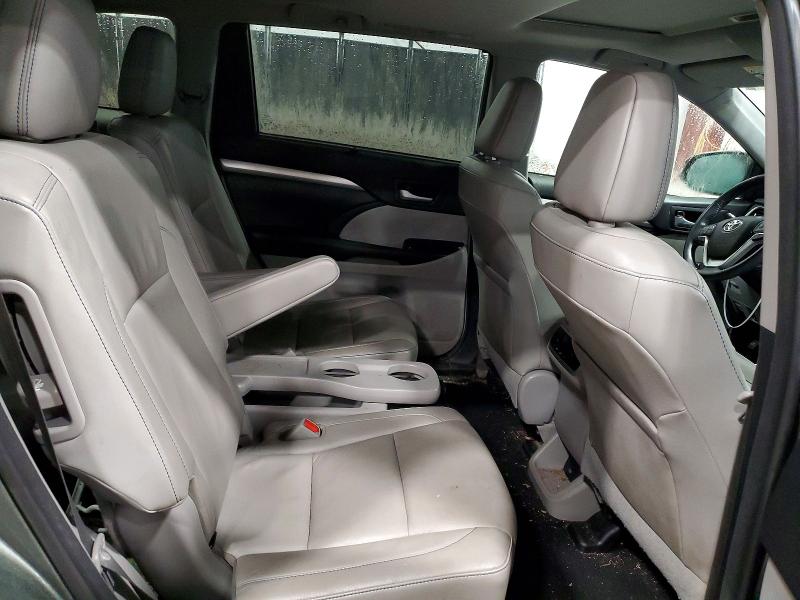 Photo 11 from auction – 2018 TOYOTA HIGHLANDER with VIN 5TDJZRFH6JS897481