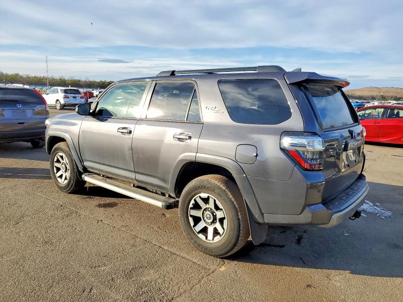 Photo 2 from auction – 2023 TOYOTA 4RUNNER with VIN JTERU5JR6P6186412