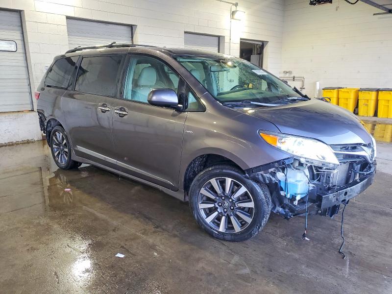 Photo 4 from auction – 2019 TOYOTA SIENNA XLE with VIN 5TDDZ3DC8KS219852