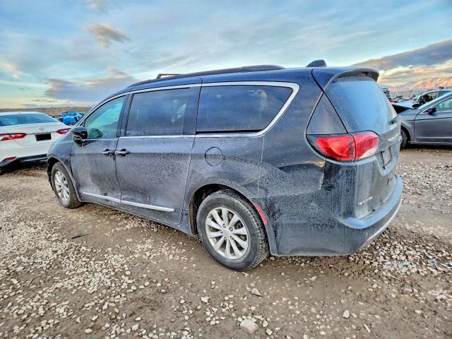 Photo 2 from auction – 2017 CHRYSLER PACIFICA T with VIN 2C4RC1BG7HR613197