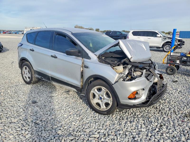 Photo 4 from auction – 2017 FORD ESCAPE S with VIN 1FMCU0F70HUA09934