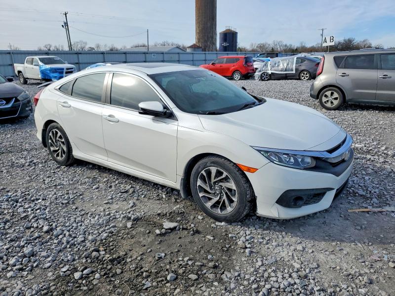 Zdjęcie 4 z aukcji – 2017 HONDA CIVIC z VIN 19XFC2F8XHE058761