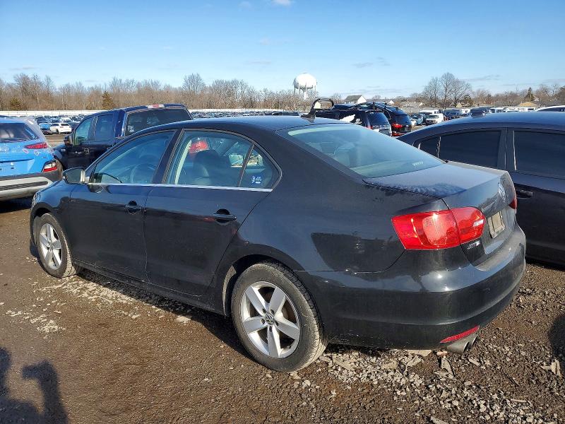 Photo 2 from auction – 2011 VOLKSWAGEN JETTA TDI with VIN 3VWLL7AJ7BM124090