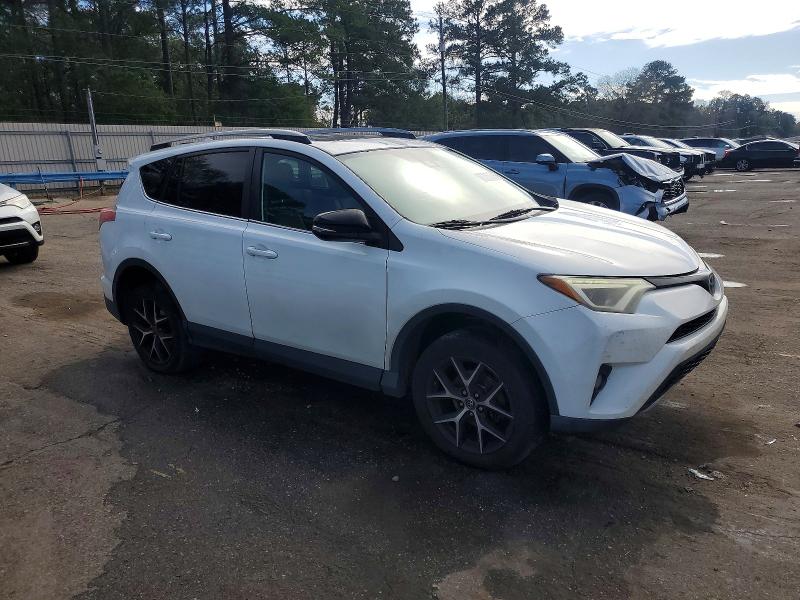 Снимка 4 от търг – 2017 TOYOTA RAV4 SE с VIN 2T3NFREV2HW333546