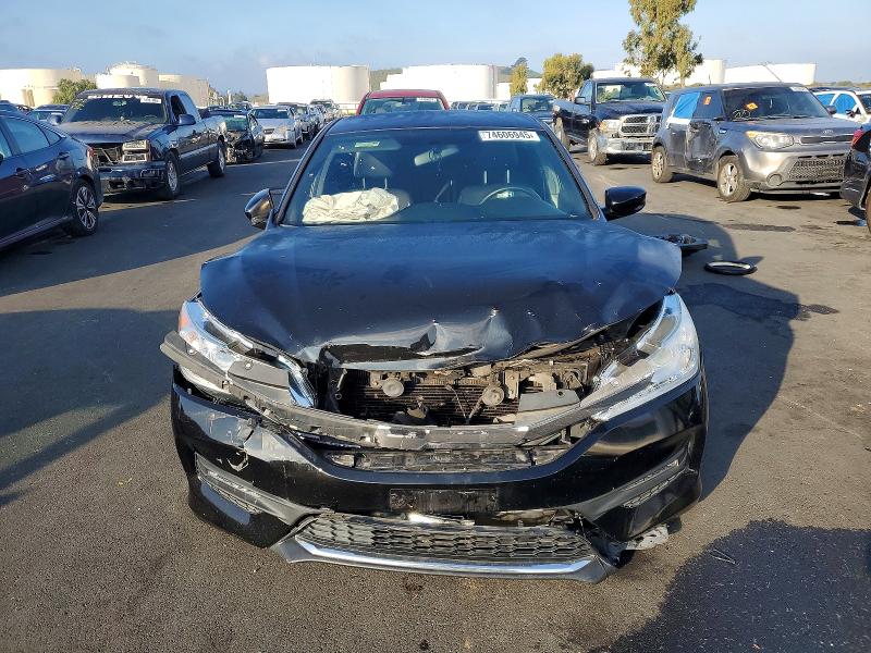 Photo 5 from auction – 2017 HONDA ACCORD with VIN 1HGCR2F57HA112044