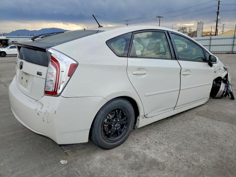 Photo 3 from auction – 2014 TOYOTA PRIUS with VIN JTDKN3DU2E1744855