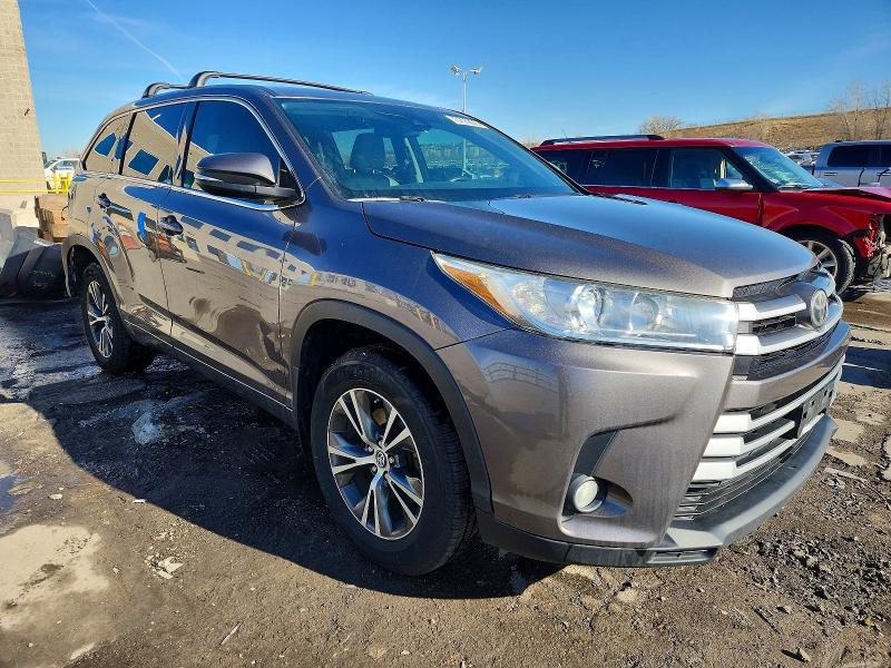 Photo 4 from auction – 2017 TOYOTA HIGHLANDER with VIN 5TDBZRFH6HS420144
