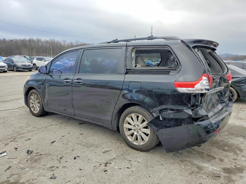 Photo 2 from auction – 2011 TOYOTA SIENNA XLE with VIN 5TDDK3DC8BS008705