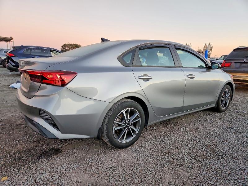 Photo 3 from auction – 2023 KIA FORTE LX with VIN 3KPF24AD5PE656435