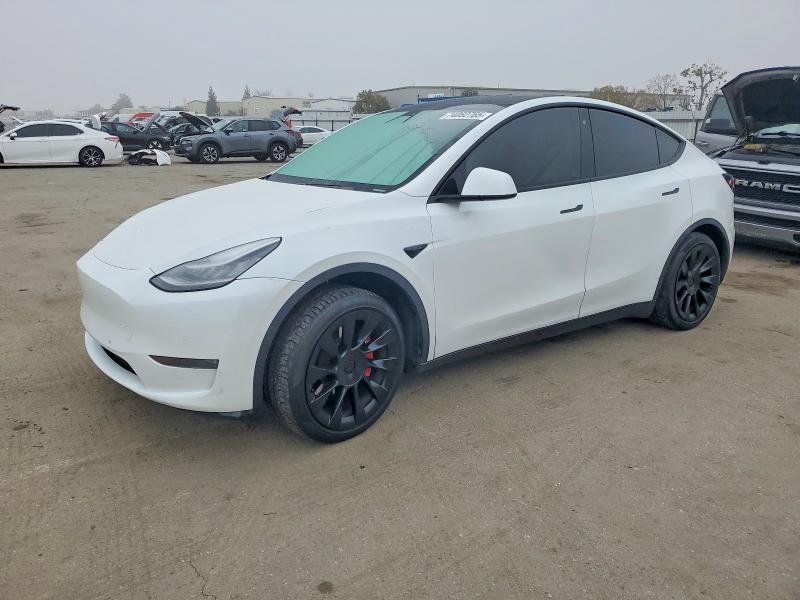 TESLA MODEL Y 2020 مع رقم تعريف المركبة 5YJYGDEE4LF056037 - صورة من المزاد
