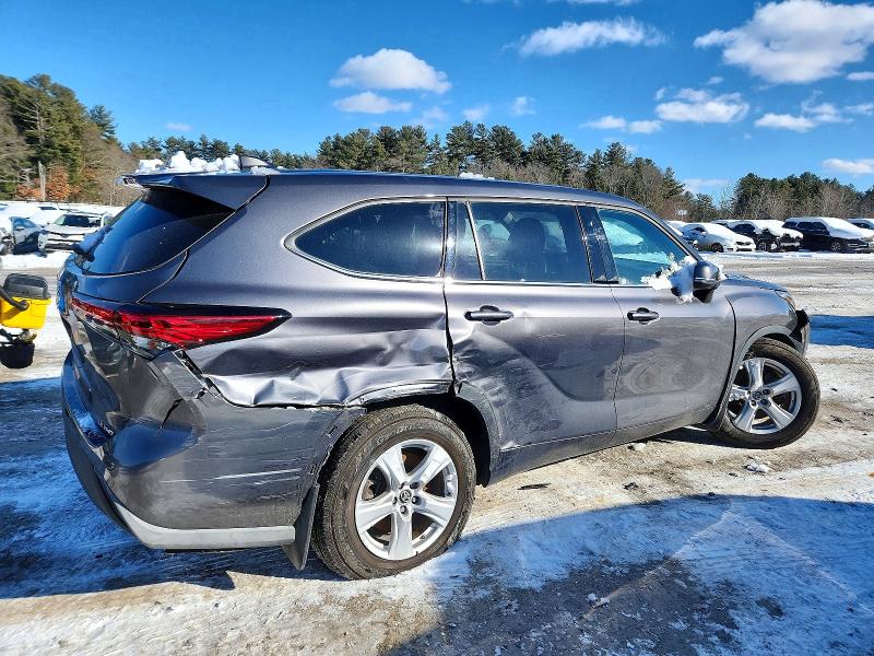 Photo 3 from auction – 2022 TOYOTA HIGHLANDER with VIN 5TDBZRBH4NS223488