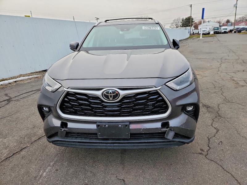 Photo 5 from auction – 2022 TOYOTA HIGHLANDER with VIN 5TDGZRBH3NS237520