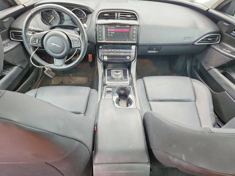 Zdjęcie 8 z aukcji – 2017 JAGUAR XE z VIN SAJAD4BG8HA958692