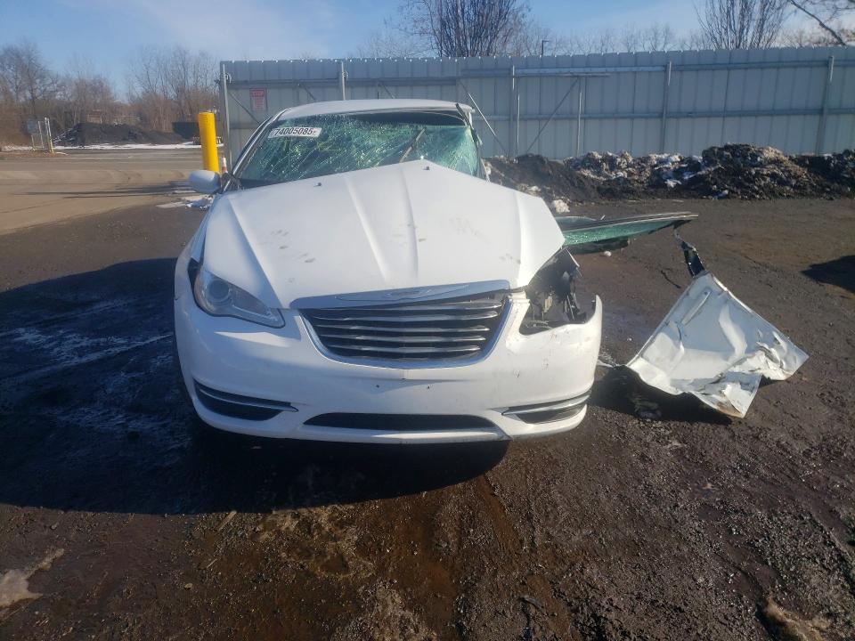 Photo 5 from auction – 2013 CHRYSLER 200 with VIN 1C3CCBBB5DN550628