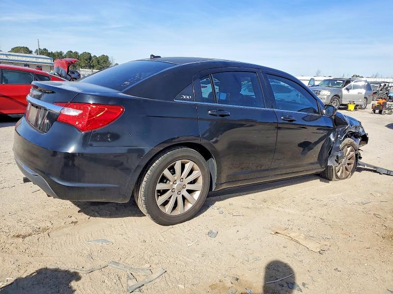 Photo 3 from auction – 2013 CHRYSLER 200 TOURIN with VIN 1C3CCBBB2DN569878