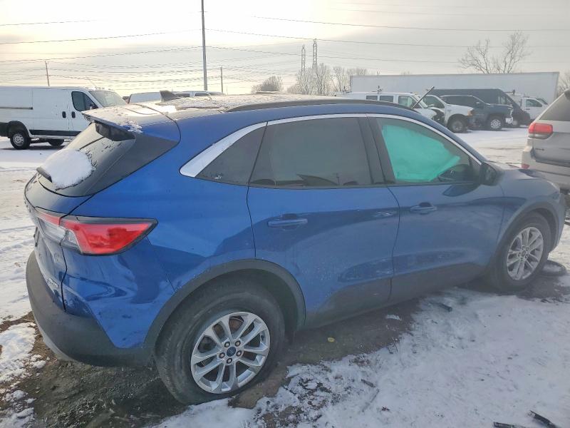 Photo 3 from auction – 2022 FORD ESCAPE SE with VIN 1FMCU9G63NUB69487