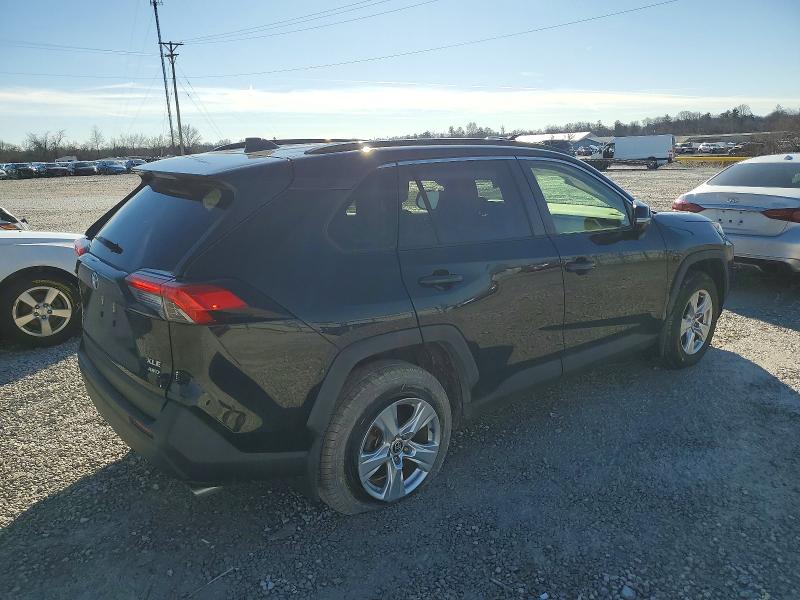 Photo 3 from auction – 2020 TOYOTA RAV4 XLE with VIN JTMP1RFV4LJ029289