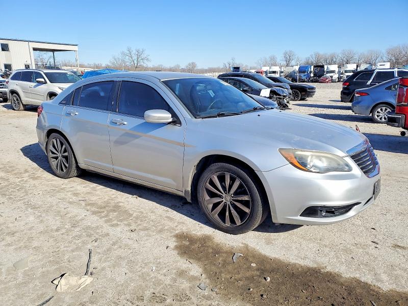 Photo 4 from auction – 2012 CHRYSLER 200 with VIN 1C3CCBBGXCN261349