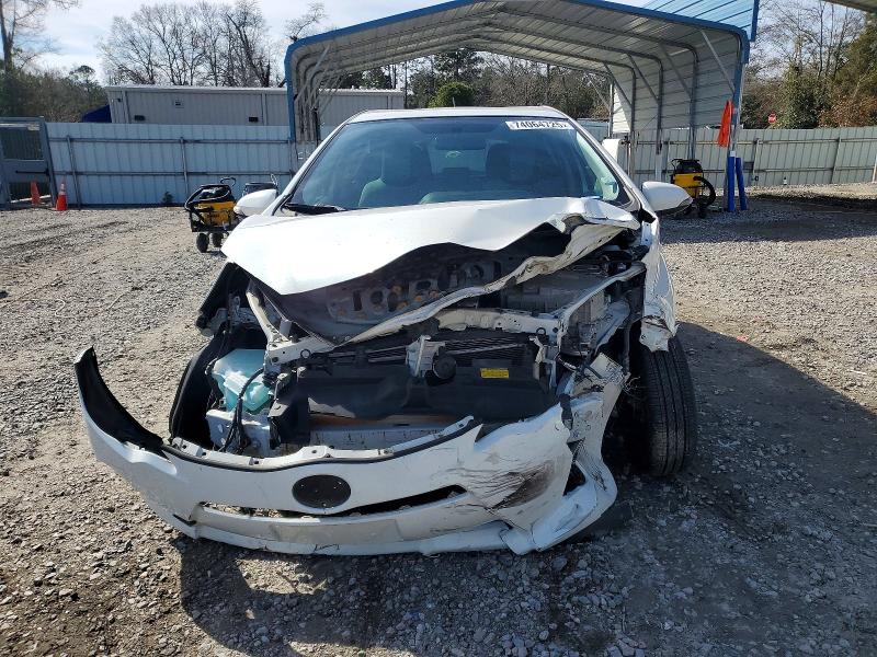 Photo 5 from auction – 2014 TOYOTA PRIUS C with VIN JTDKDTB39E1560624
