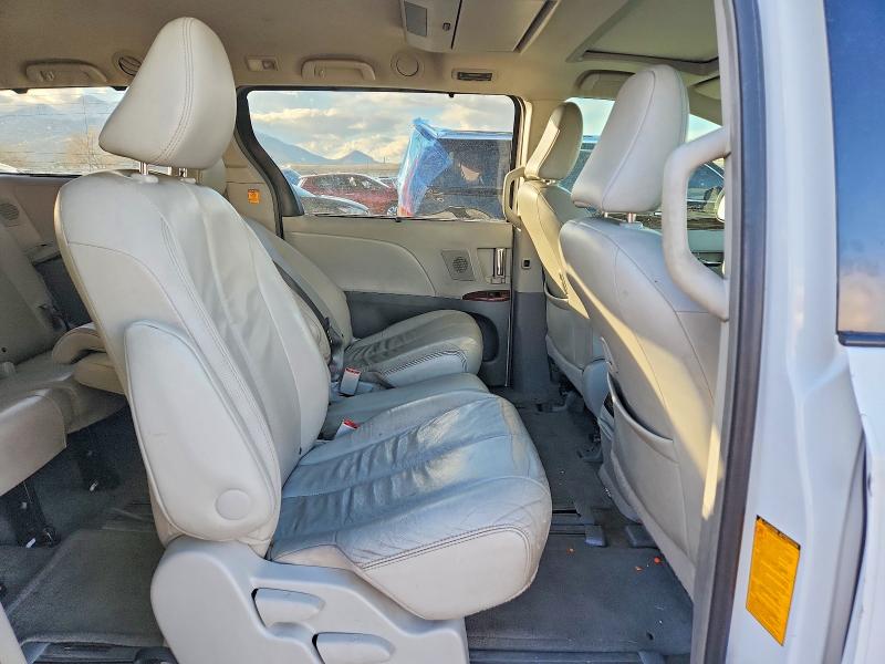 Photo 10 from auction – 2013 TOYOTA SIENNA XLE with VIN 5TDYK3DC2DS333466