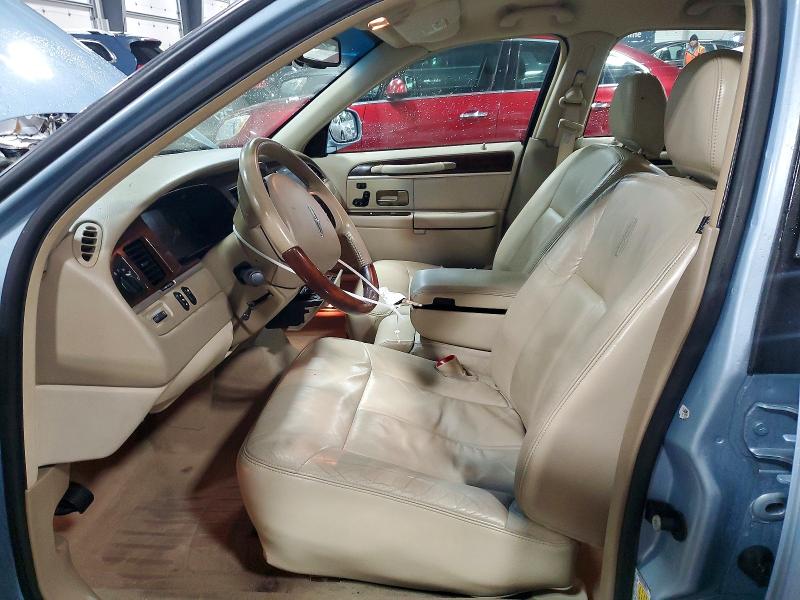 Photo 7 from auction – 2009 LINCOLN TOWN CAR S with VIN 2LNHM82V09X607430