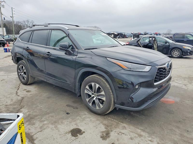 Photo 4 from auction – 2022 TOYOTA HIGHLANDER with VIN 5TDGBRCH3NS562512