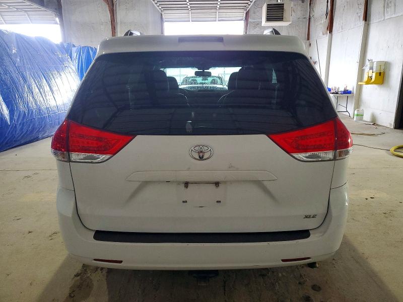 Photo 6 from auction – 2014 TOYOTA SIENNA XLE with VIN 5TDYK3DC6ES521764