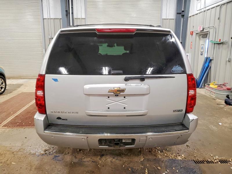 Photo 6 from auction – 2010 CHEVROLET SUBURBAN K with VIN 1GNUKKE32AR225227