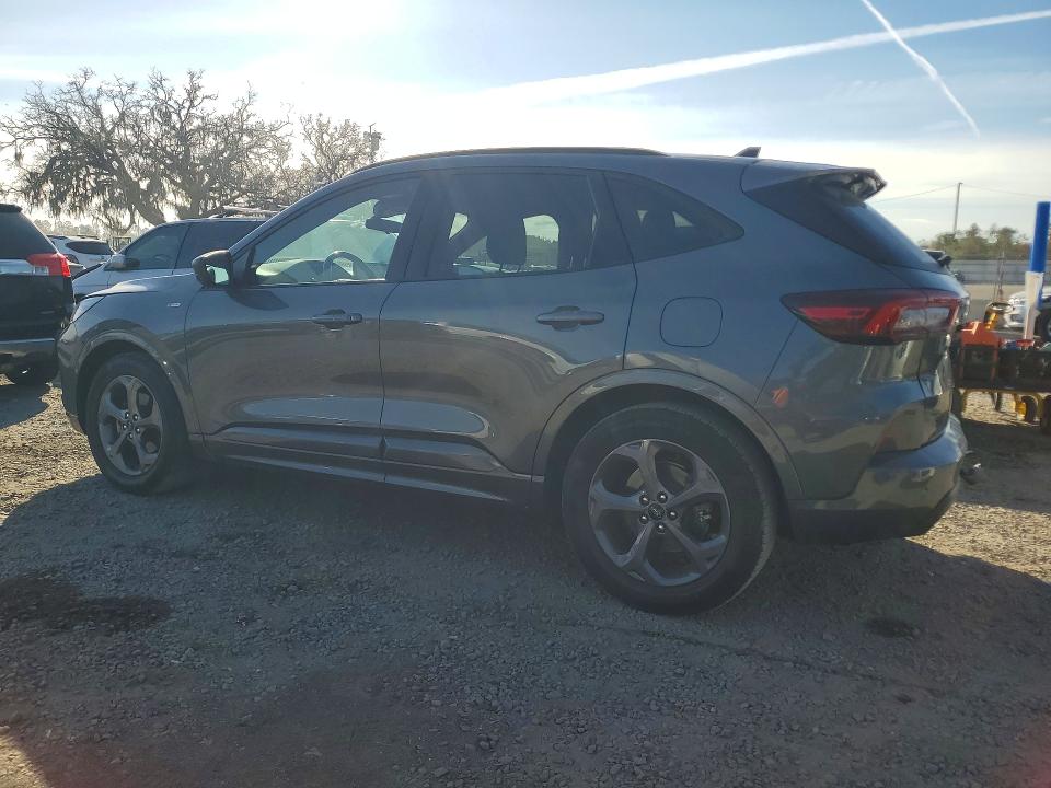 Photo 2 from auction – 2023 FORD ESCAPE with VIN 1FMCU0MN2PUA85641