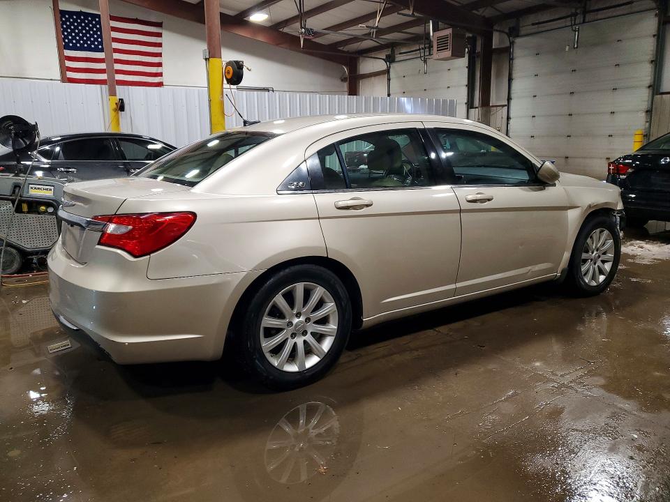 Photo 3 from auction – 2013 CHRYSLER 200 TOURIN with VIN 1C3CCBBB7DN683844