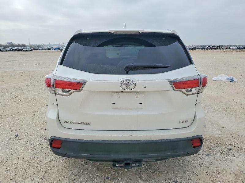 Photo 6 from auction – 2016 TOYOTA HIGHLANDER with VIN 5TDKKRFHXGS132145