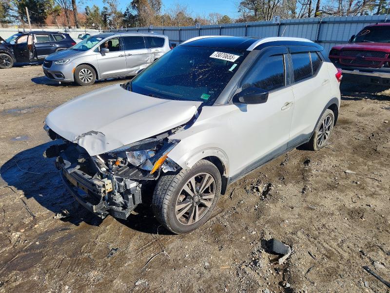 NISSAN KICKS S 2019 with VIN 3N1CP5CU7KL550597 - Photo from auction